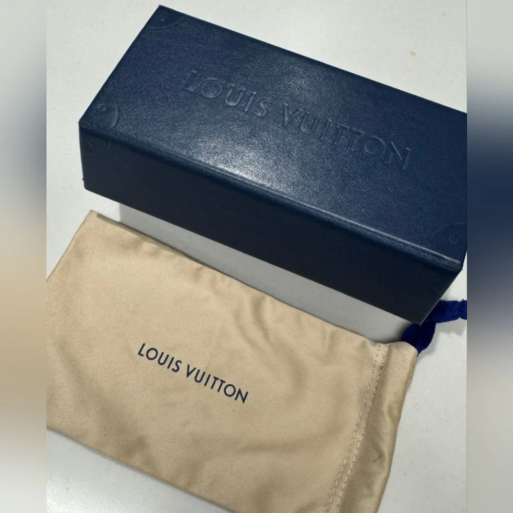 ☀️1 Btl✅️ LOUIS VUITTON LE JOUR SE LEVE FRAGRANCE💯100ML BOTTLE ➕️ 💥5pc=10ML✅️